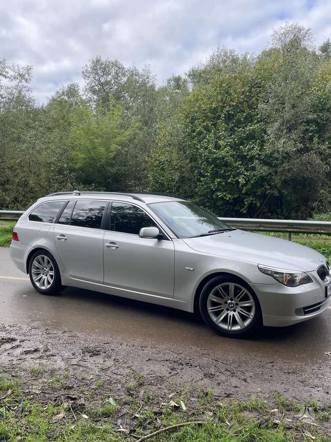 BMW 525 2008 — rear view