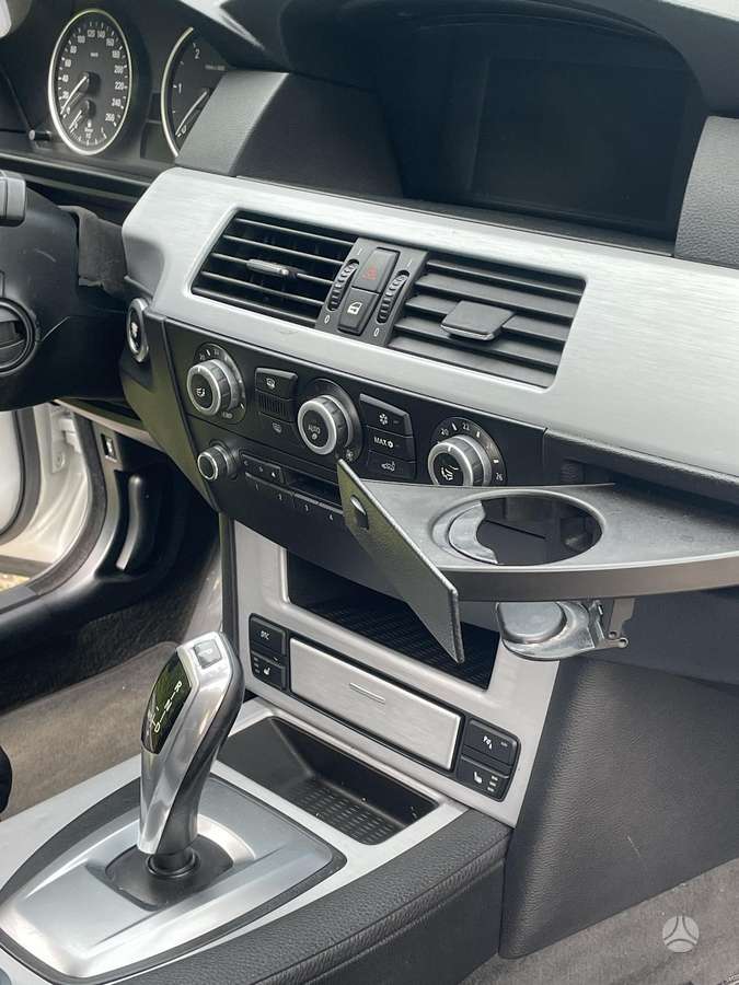 BMW 525 2008 — photo 20