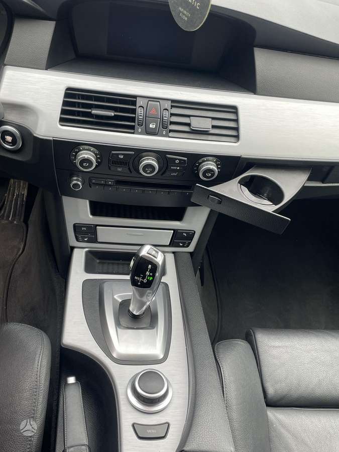 BMW 525 2008 — photo 8