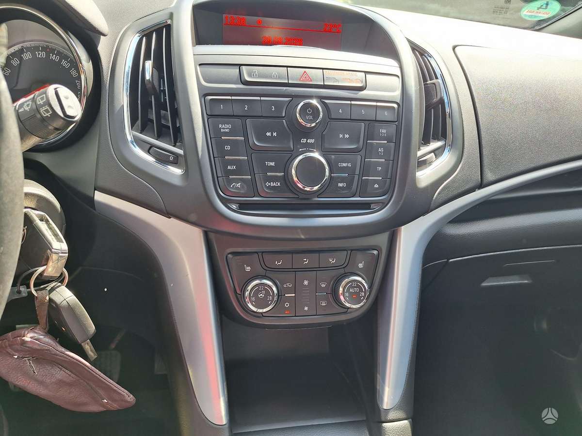 Opel Zafira 2014 — фото 11