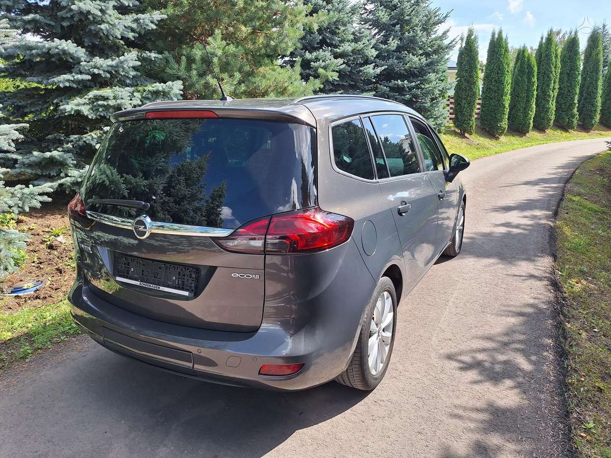 Opel Zafira 2014 — салон