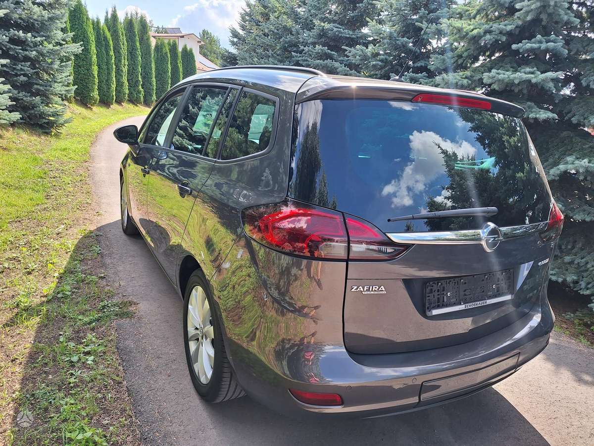 Opel Zafira 2014 — двигун 1600 cm³, 136 HP (100kW)