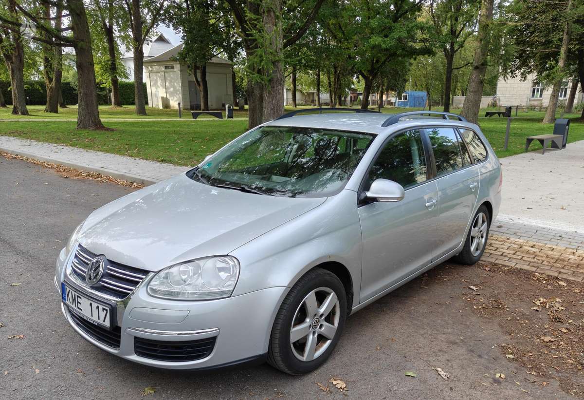 Volkswagen Golf 2009 — rear view