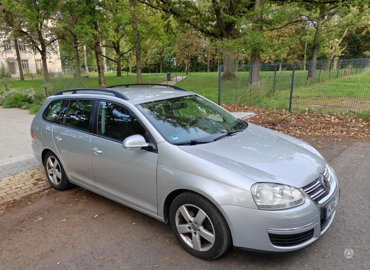 Volkswagen Golf 2009 — interior