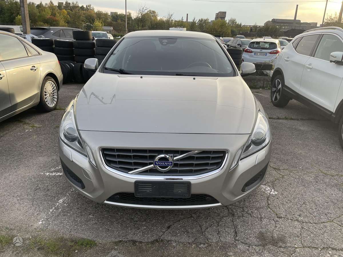 Volvo V60 2012 — вигляд ззаду