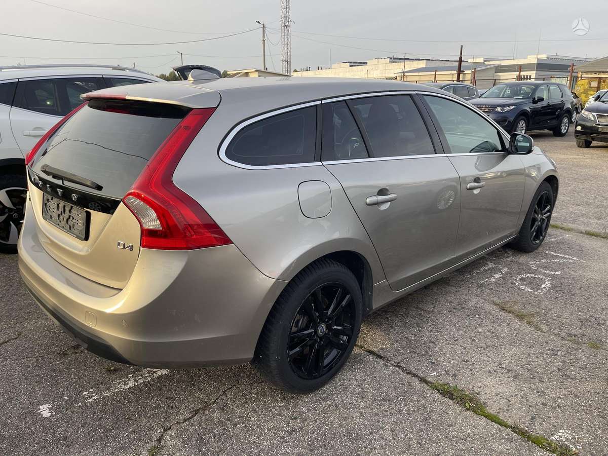Volvo V60 2012 — двигун 1984 cm³, 163 HP (120kW)