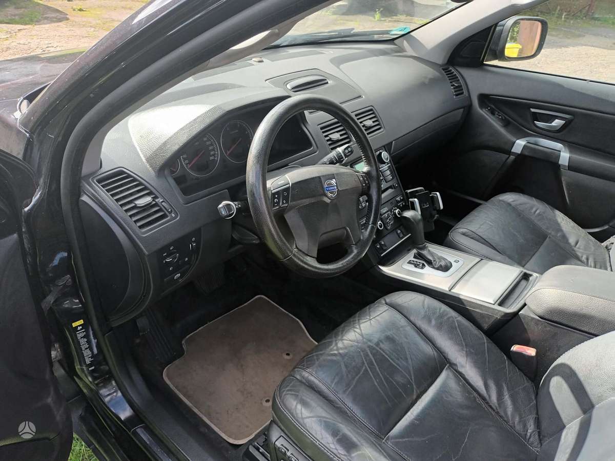 Volvo XC90 2008 — engine 2401 cm³, 185 HP (136kW)