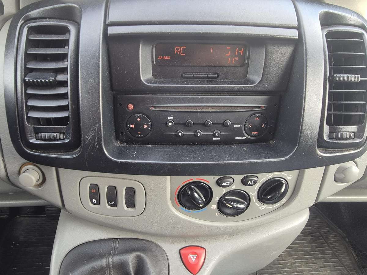 Renault Trafic 2007 — photo 11