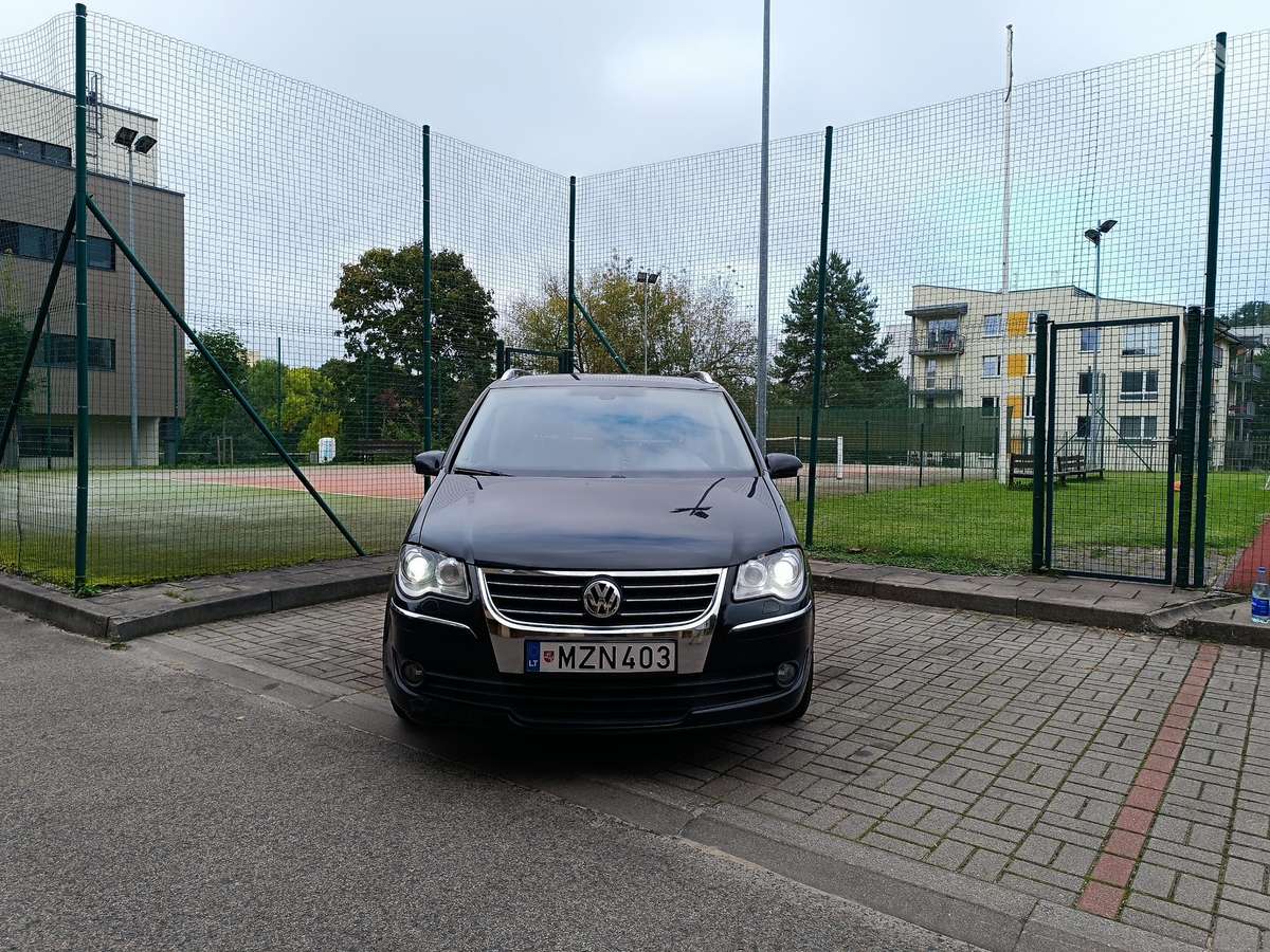 Volkswagen Touran 2007 — rear view