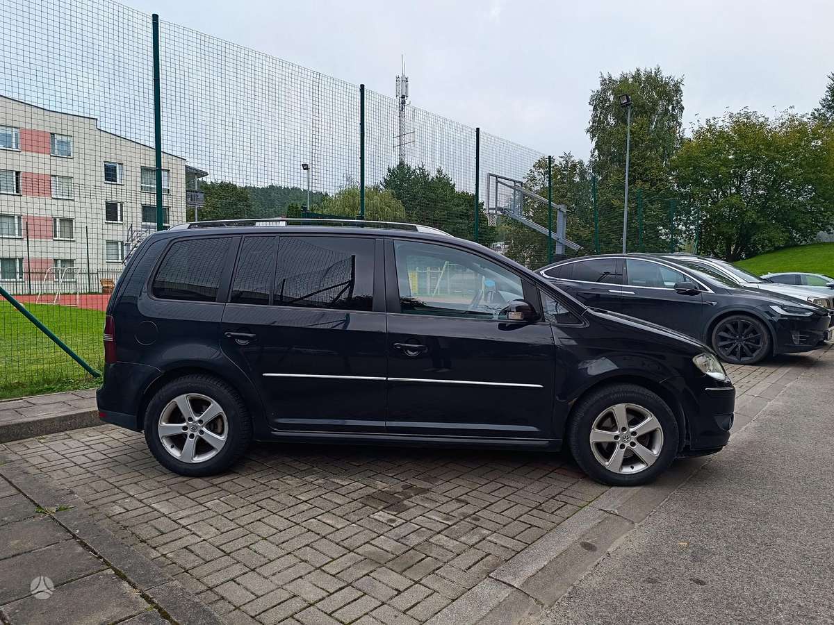 Volkswagen Touran 2007 — engine 1900 cm³, 105 HP (77kW)