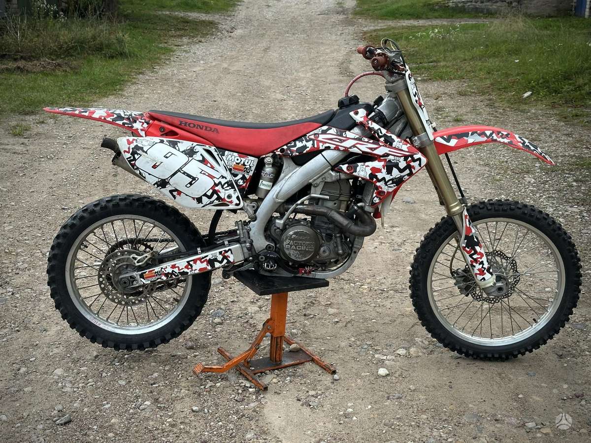 Honda CRF 2006 — engine 450 cm³