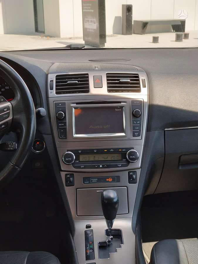 Toyota Avensis 2012 — photo 10