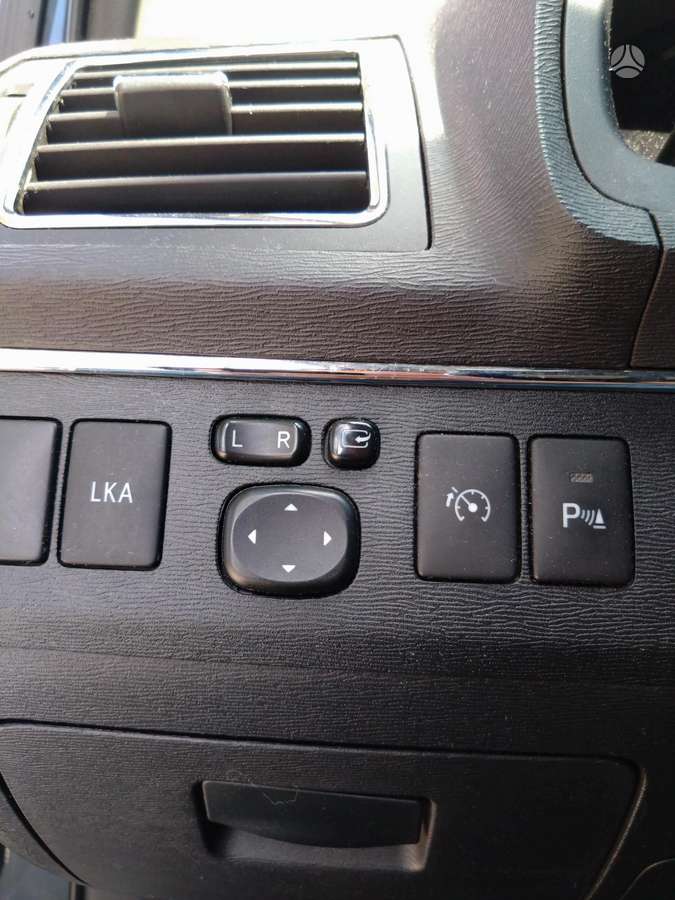 Toyota Avensis 2012 — photo 11