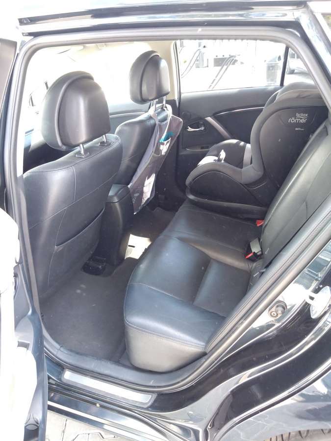 Toyota Avensis 2012 — photo 13