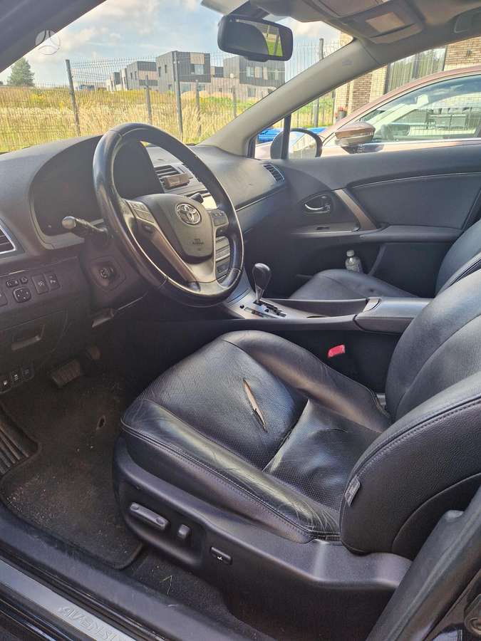 Toyota Avensis 2012 — photo 21