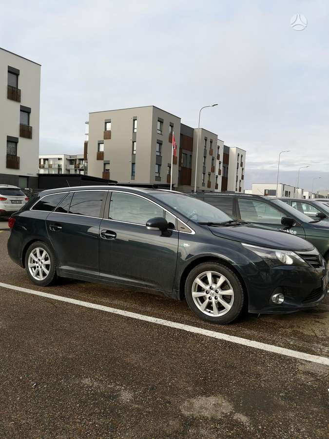 Toyota Avensis 2012 — photo 7