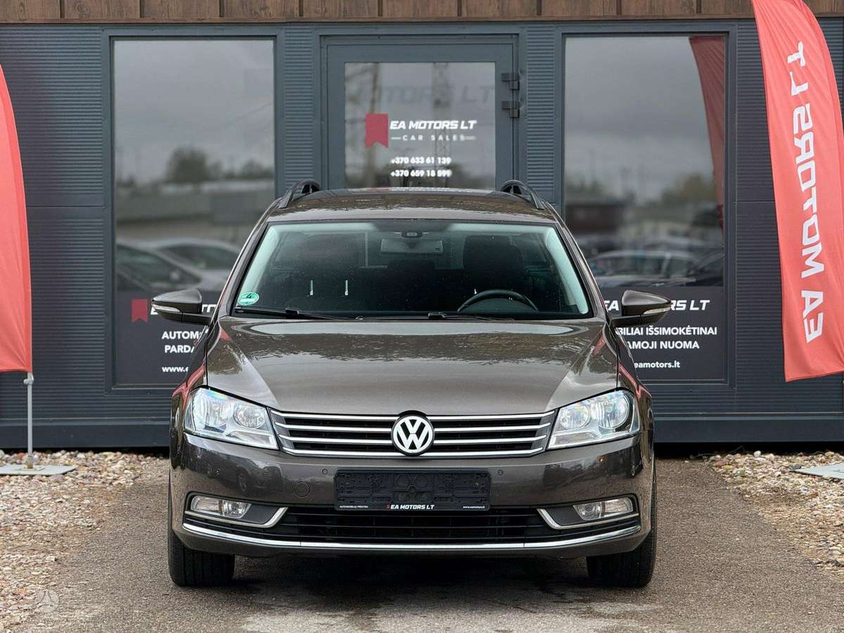 Volkswagen Passat 2013 — вигляд ззаду