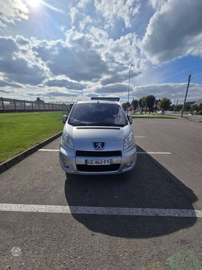 Peugeot Expert 2012 — rear view