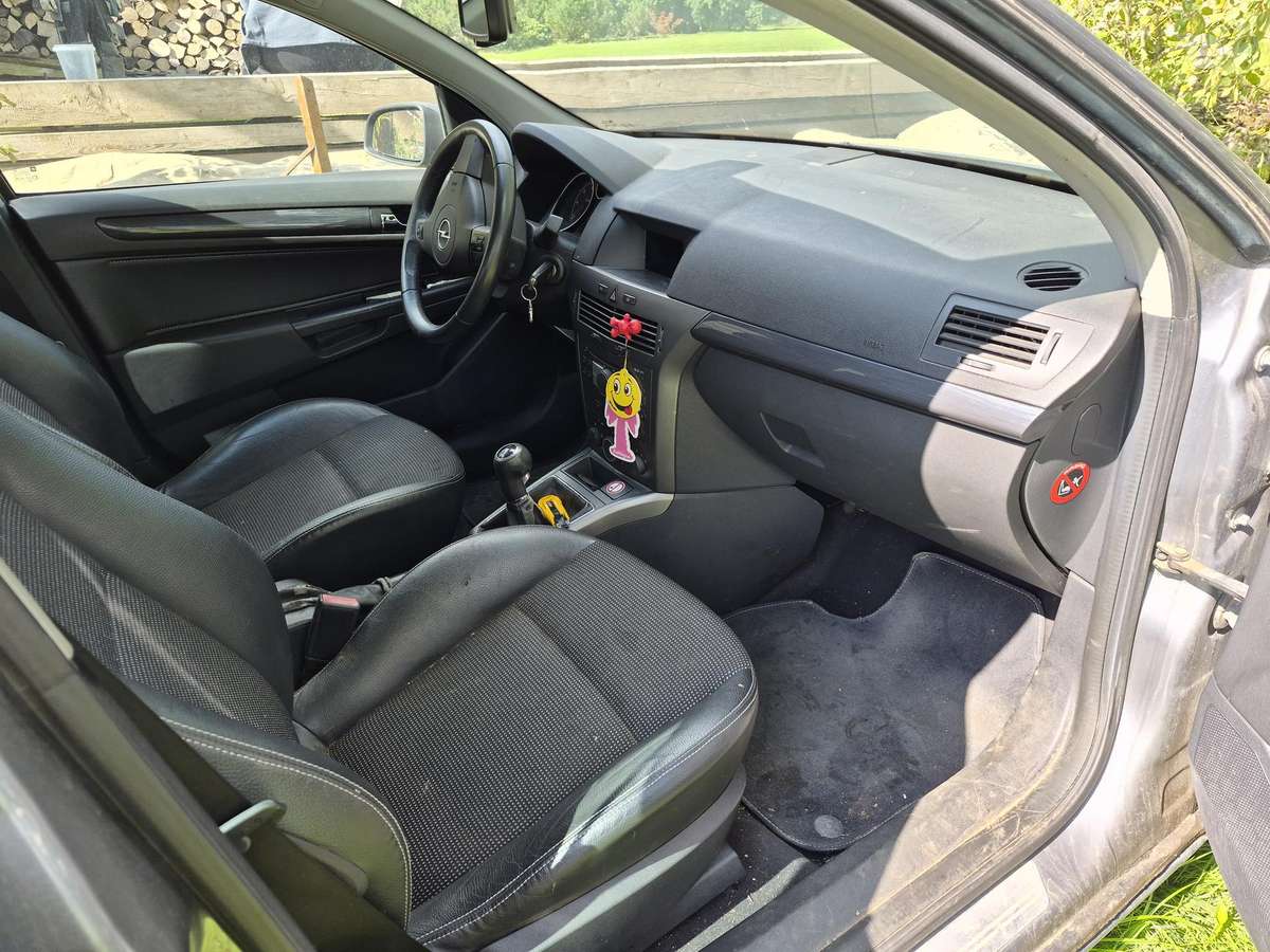 Opel Astra 2005 — photo 9
