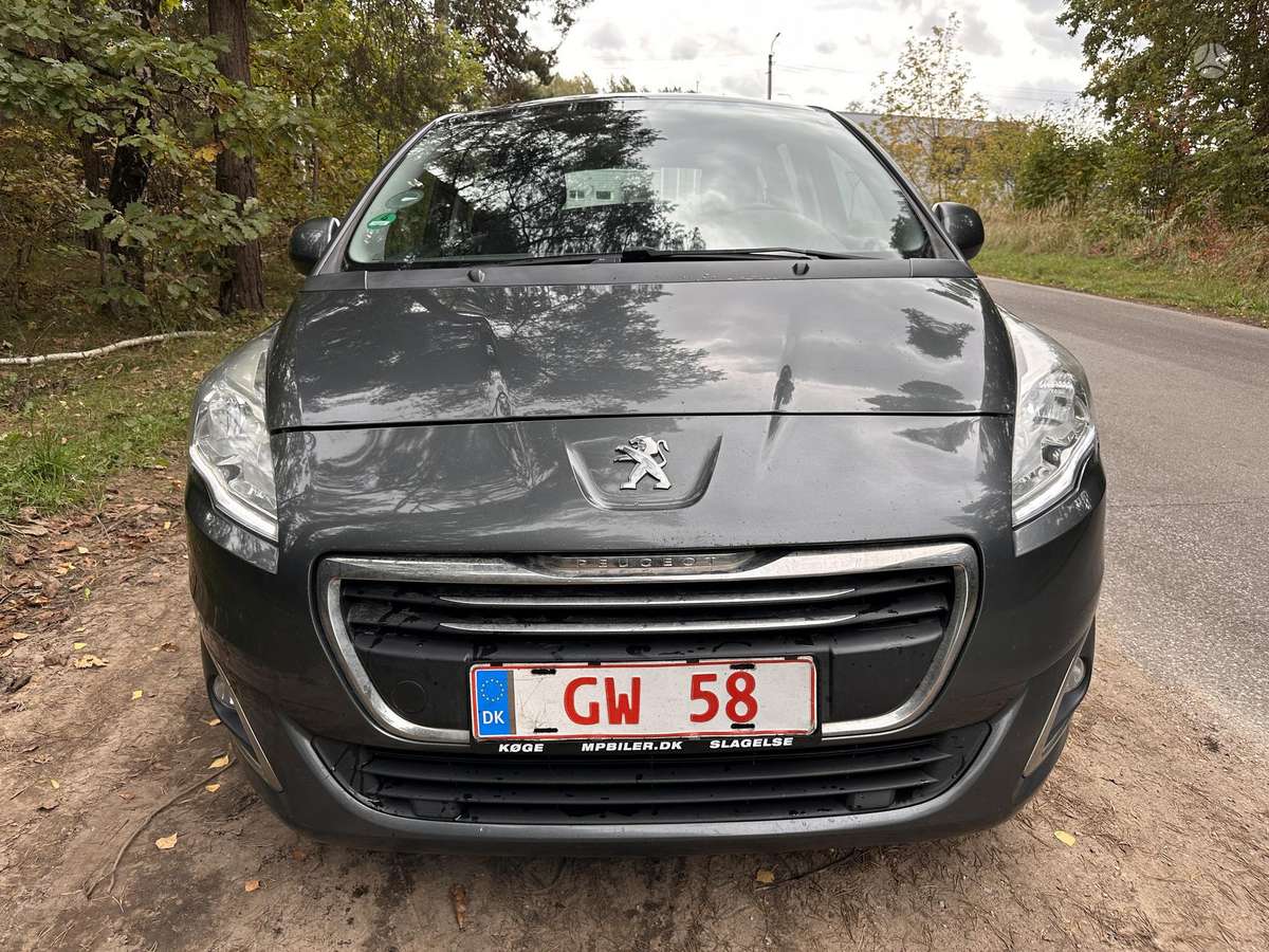 Peugeot 5008 2014 — салон