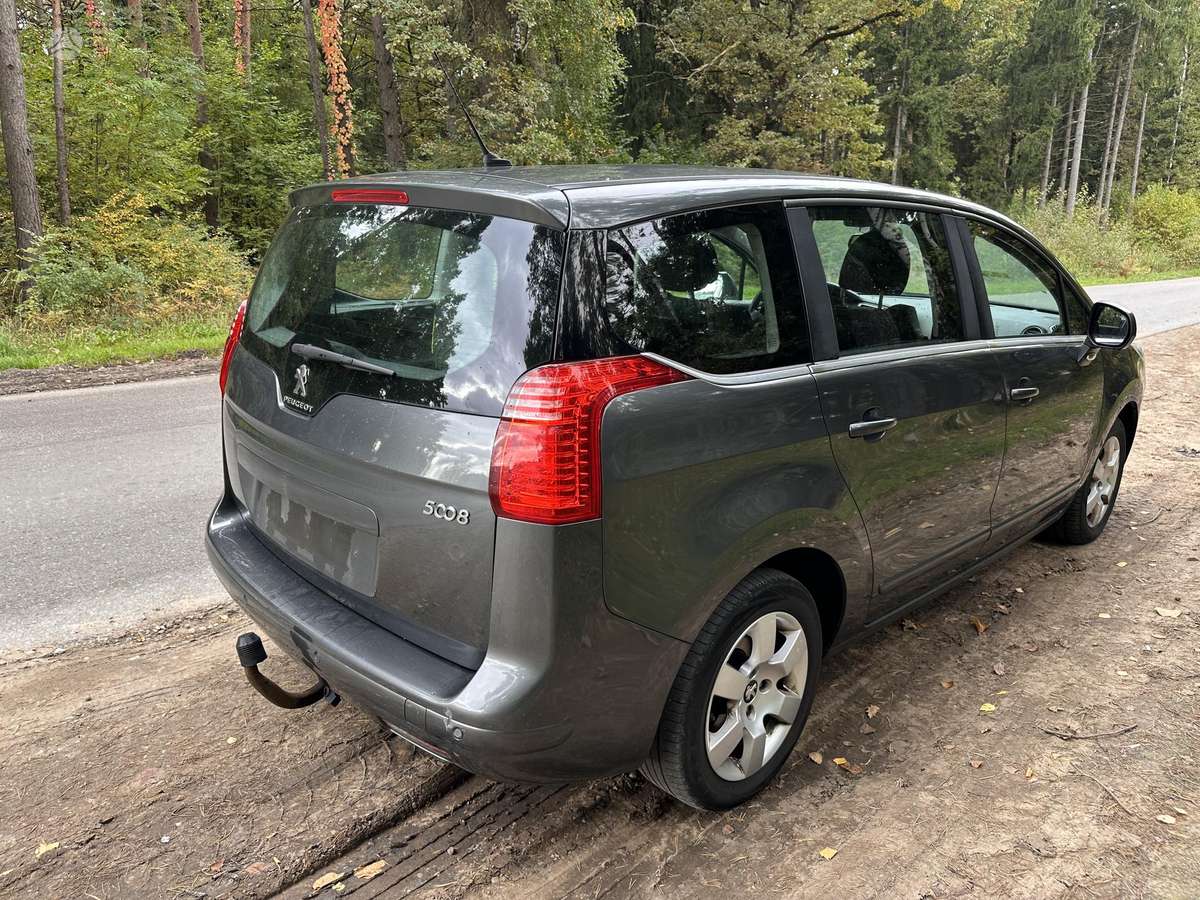 Peugeot 5008 2014 — двигун 1560 cm³, 116 HP (85kW)