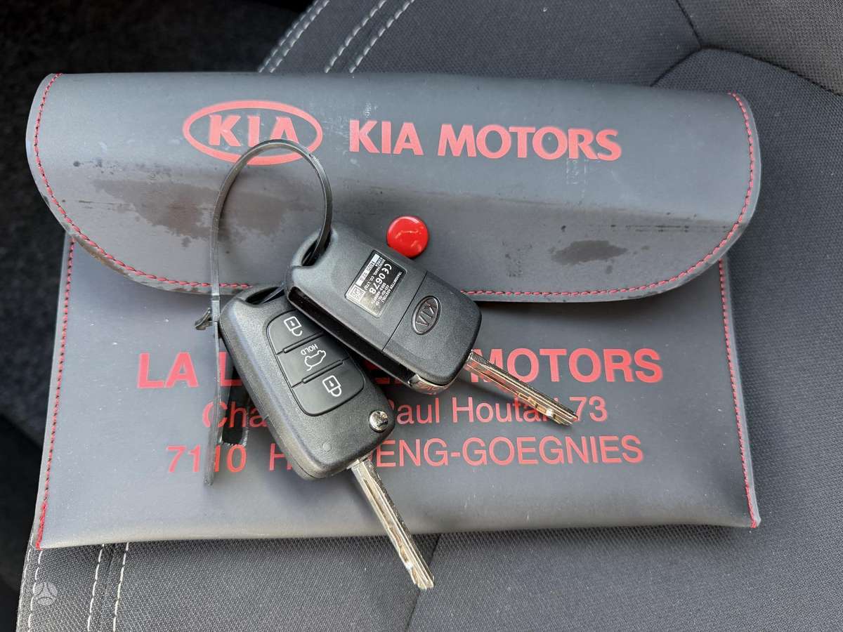 Kia Sportage 2011 — photo 17