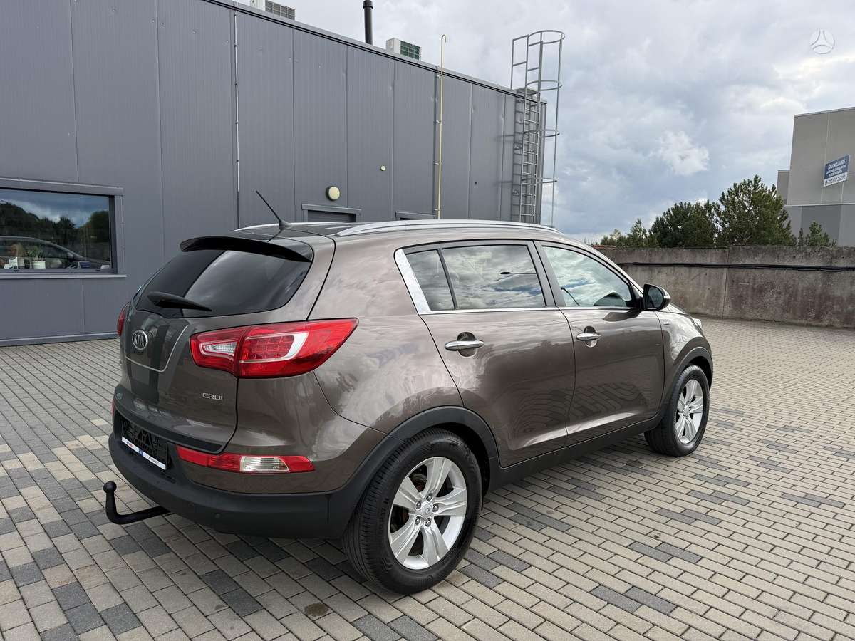 Kia Sportage 2011 — rear view