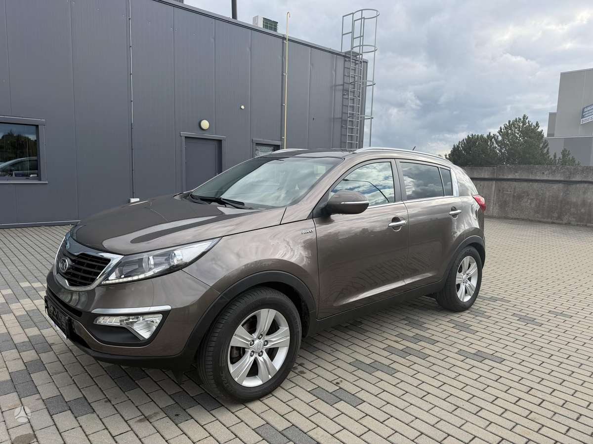Kia Sportage 2011 — interior