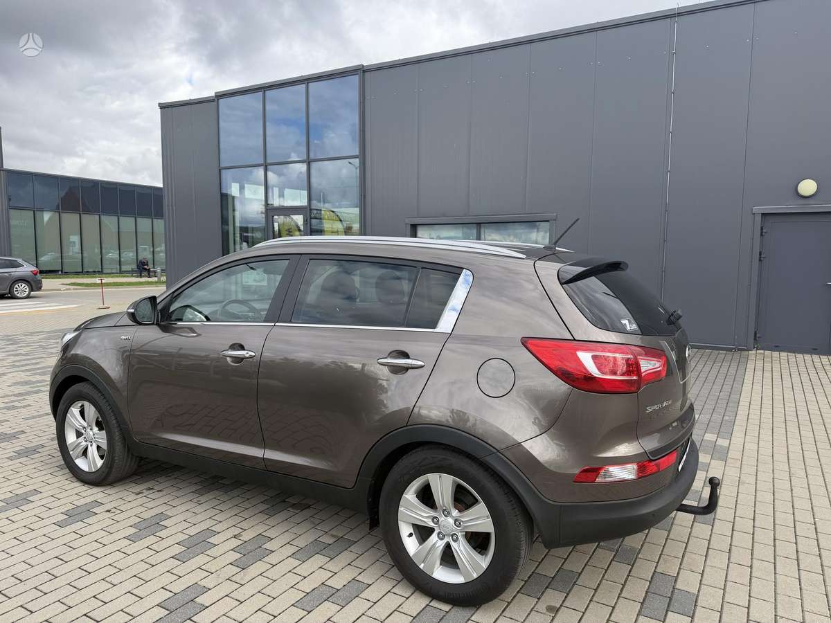 Kia Sportage 2011 — engine 2000 cm³, 136 HP (100kW)