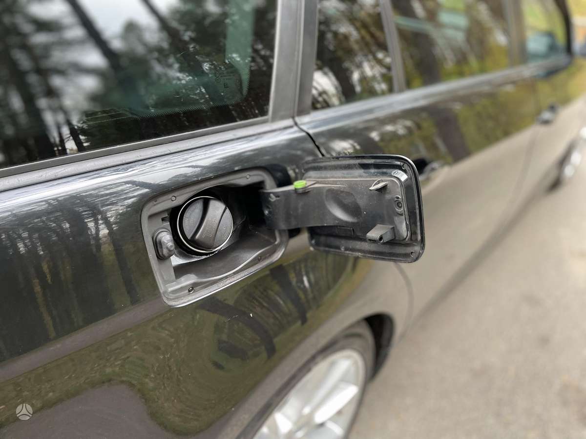 BMW 318 2008 — photo 14