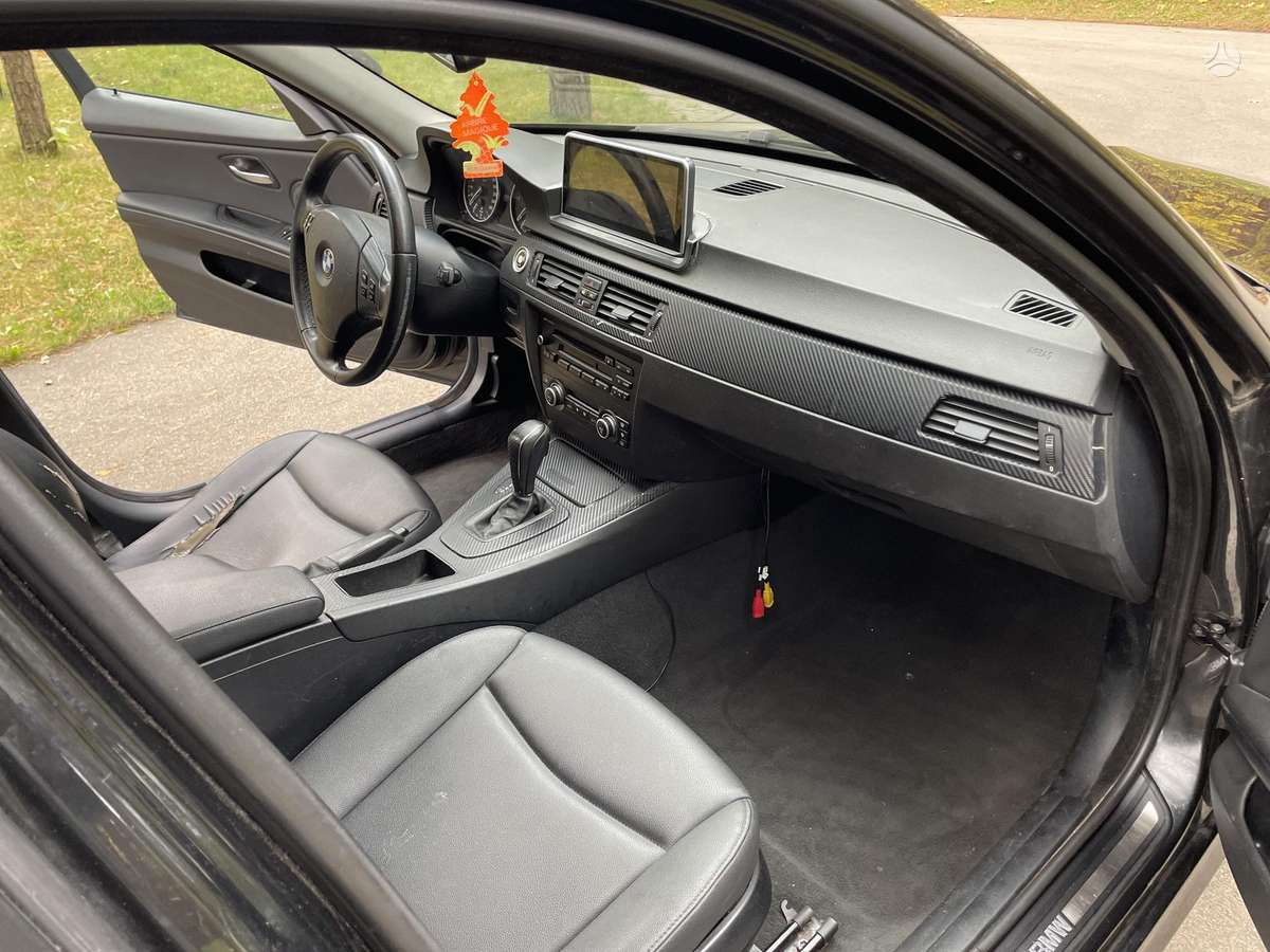 BMW 318 2008 — photo 16