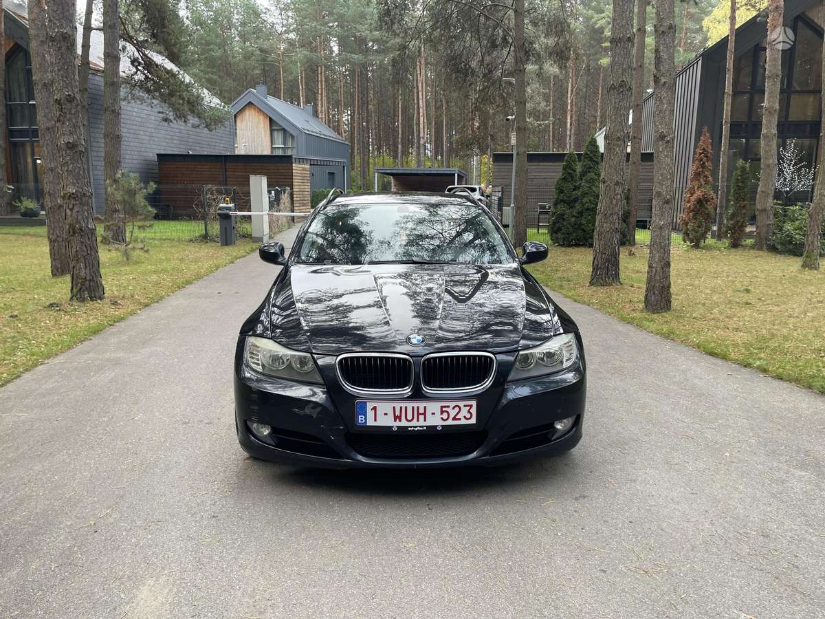 BMW 318 2008 — rear view