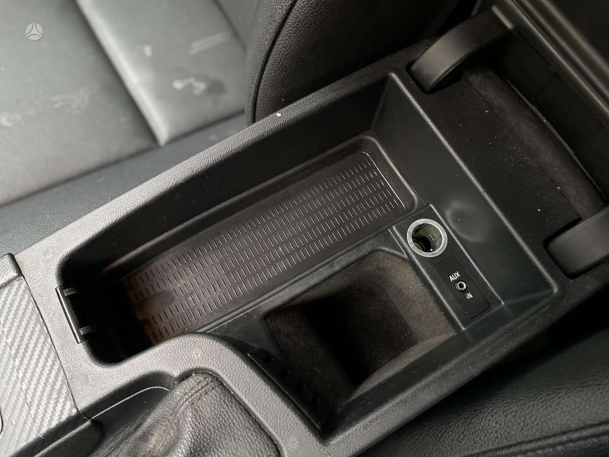 BMW 318 2008 — photo 21