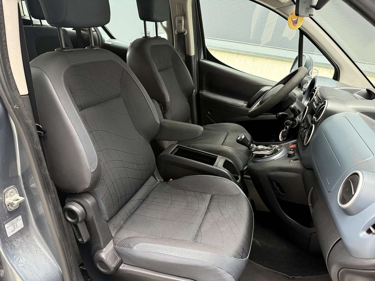 Peugeot Partner 2012 — photo 11
