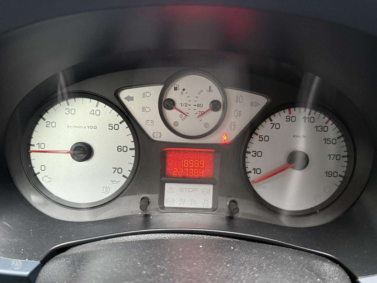 Peugeot Partner 2012 — photo 20