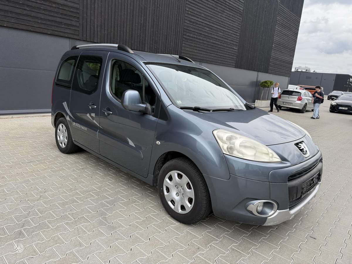Peugeot Partner 2012 — interior