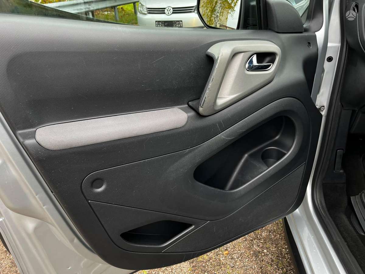 Peugeot Partner 2010 — photo 17