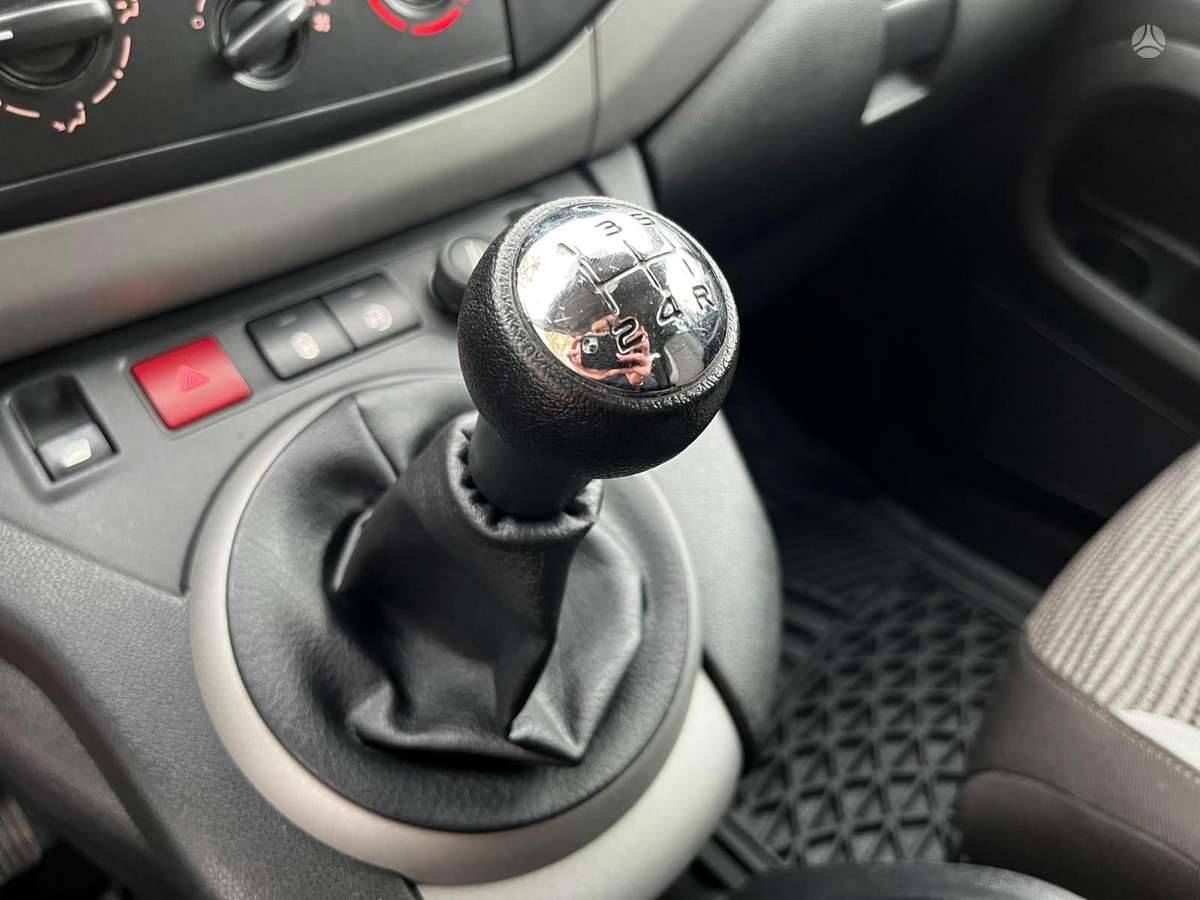 Peugeot Partner 2010 — photo 18