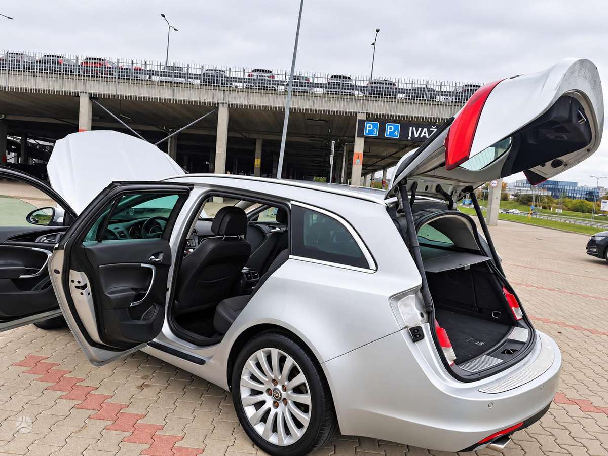 Opel Insignia 2010 — photo 11