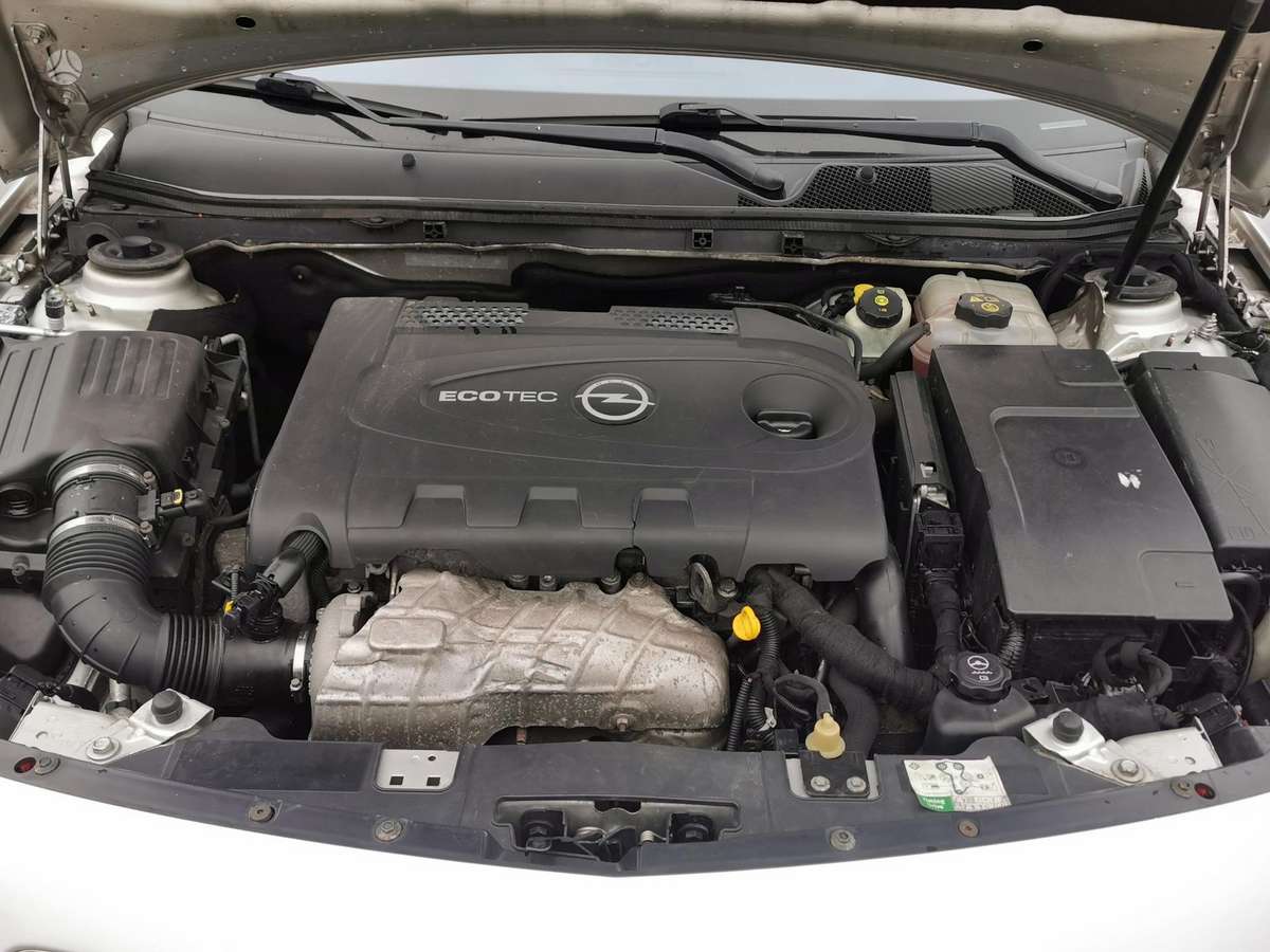 Opel Insignia 2010 — photo 14