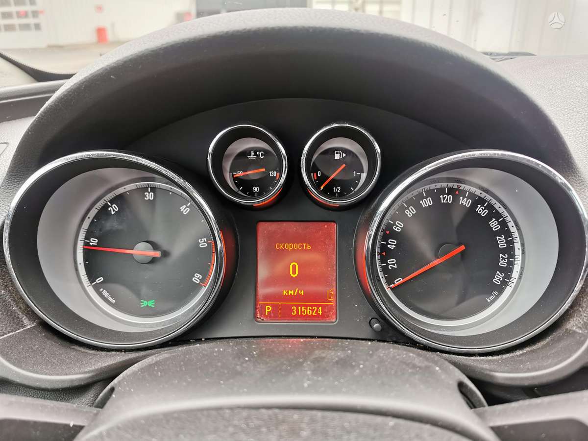 Opel Insignia 2010 — photo 18