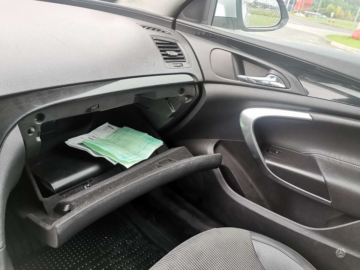 Opel Insignia 2010 — photo 24