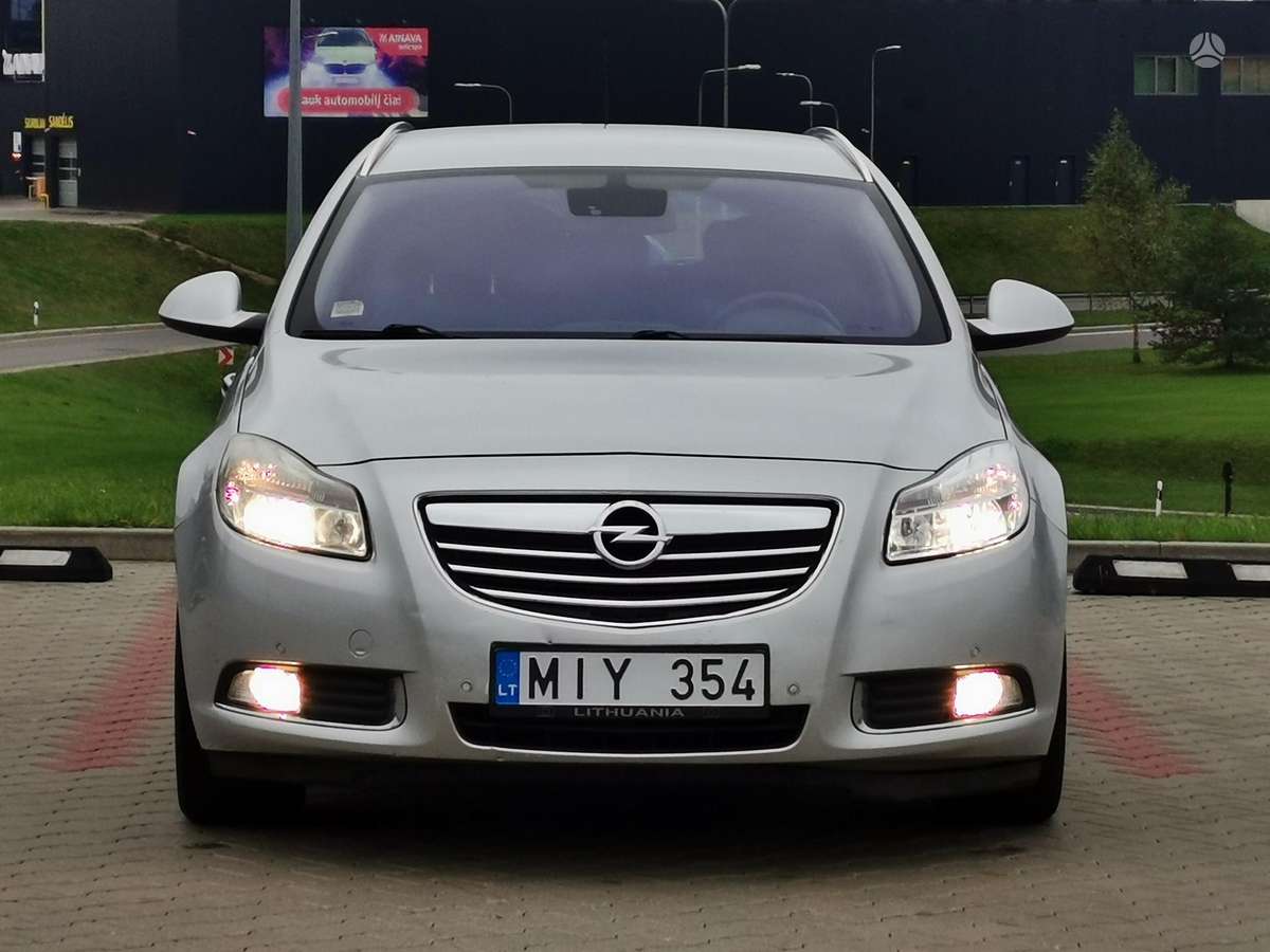 Opel Insignia 2010 — interior