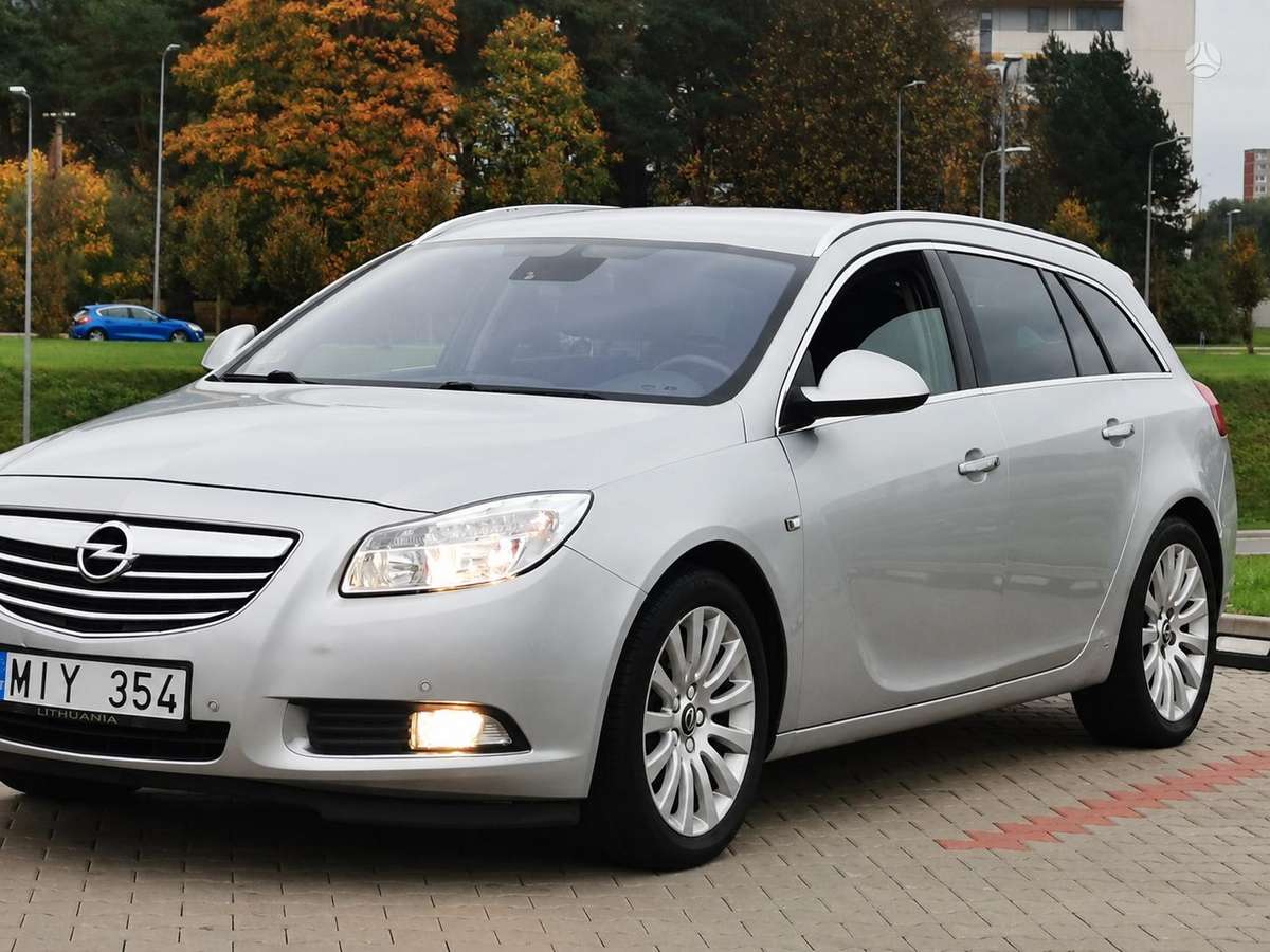 Opel Insignia 2010 — engine 1956 cm³, 131 HP (96kW)