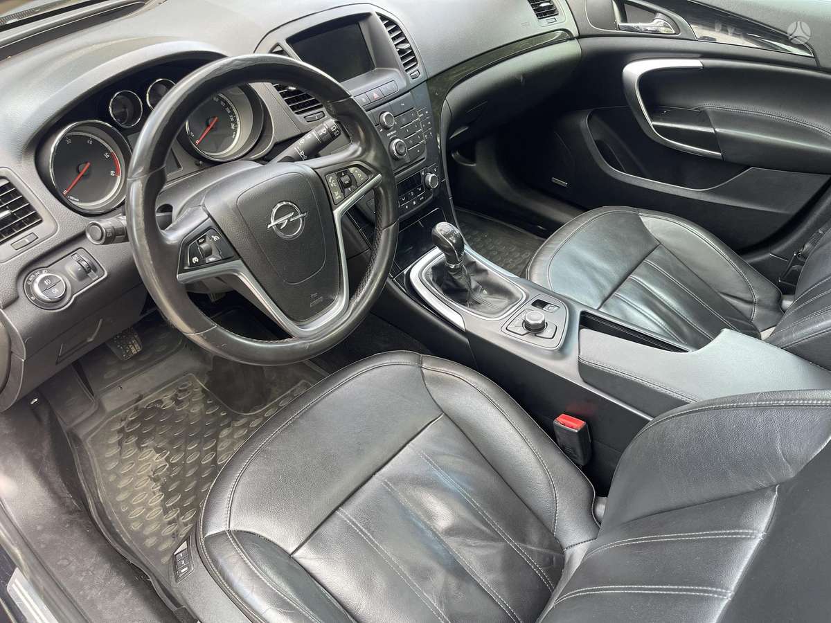 Opel Insignia 2010 — photo 10