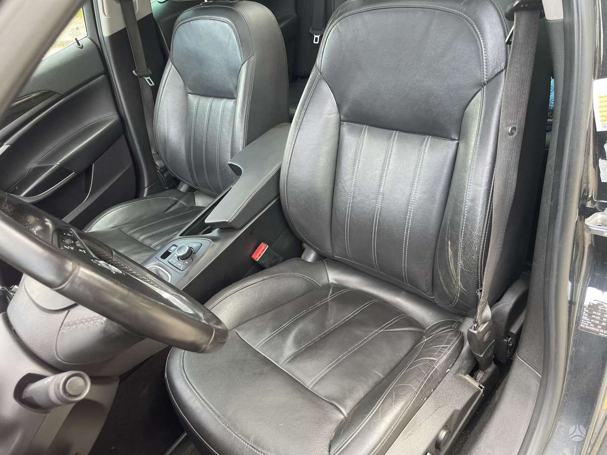 Opel Insignia 2010 — photo 11