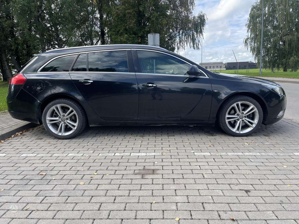Opel Insignia 2010 — interior