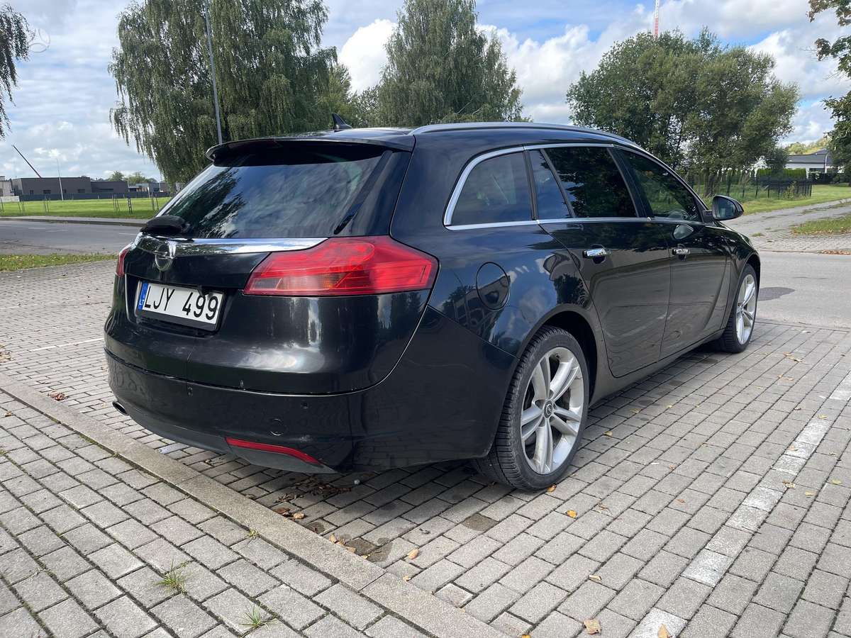 Opel Insignia 2010 — engine 2000 cm³, 160 HP (118kW)