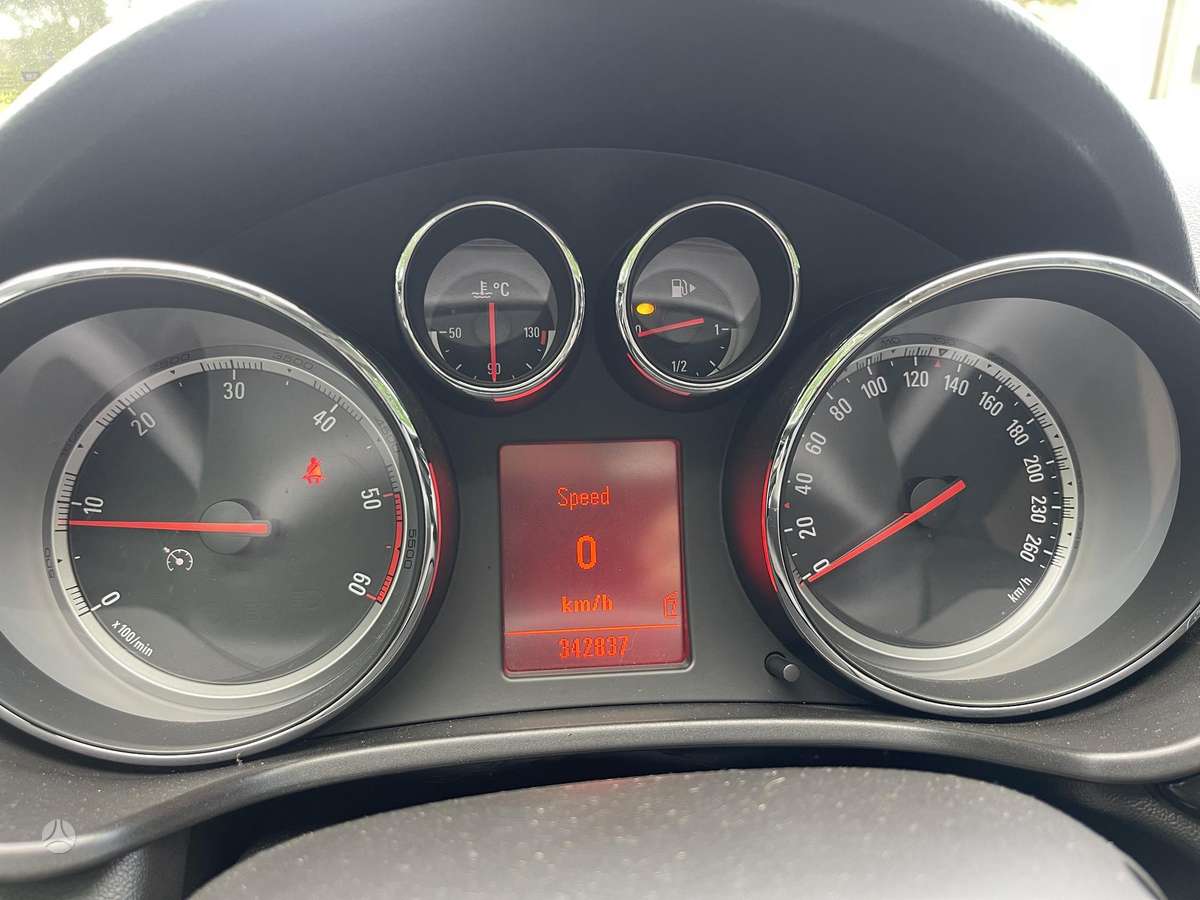 Opel Insignia 2010 — photo 8