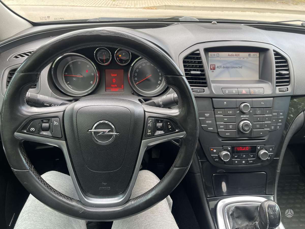 Opel Insignia 2010 — photo 9